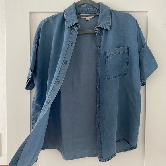 Amour Vert Chambray Short Sleeve Button-up - Picture 2 of 4